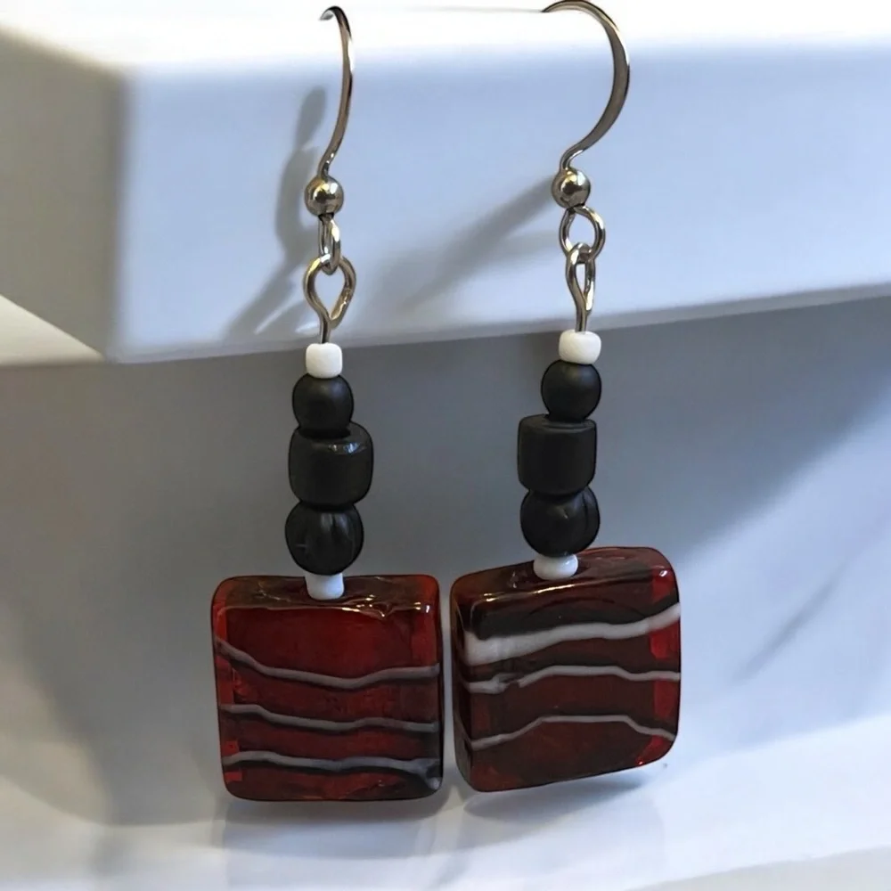 Handcrafted red & black earrings - Picture 7 of 7